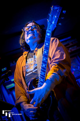 Big Gilson on vocals & guitar