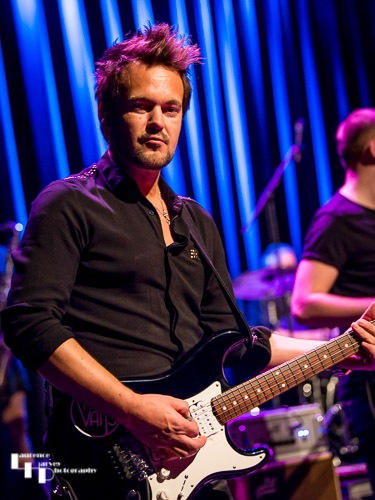Marc Raner on rhythm guitar