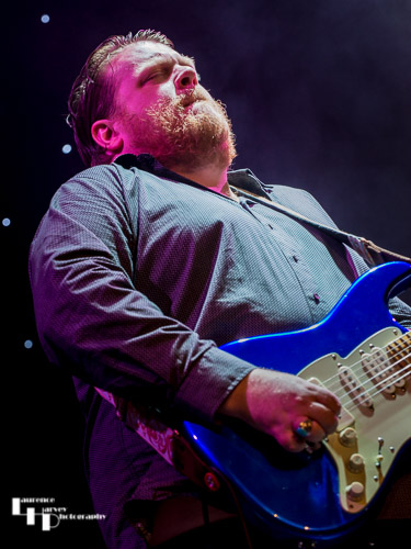 Danny Bryant on guitar & vocals