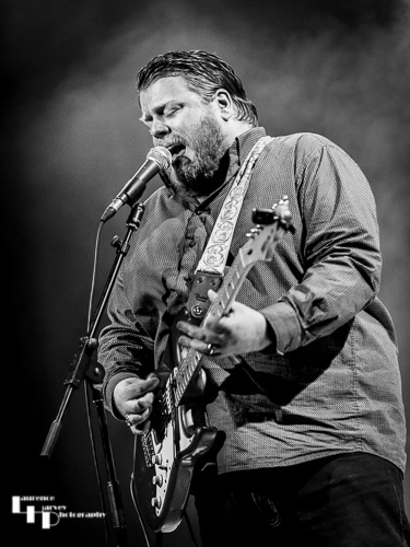 Danny Bryant on guitar & vocals