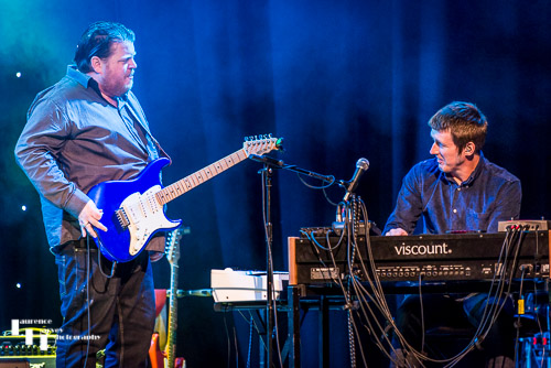 Danny Bryant on guitar & vocals, Stevie Watts on keys