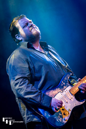 Danny Bryant on guitar & vocals
