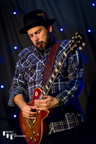 Iago Banet on guitar