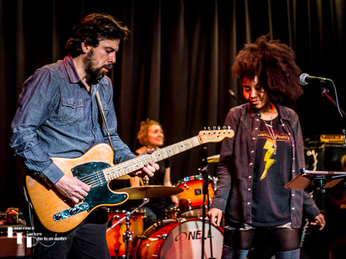 Dre Smith on vocals & Iago Banet on guitar