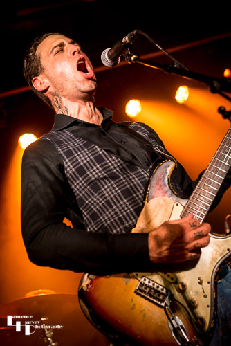 Dan Patlansky on vocals & guitar