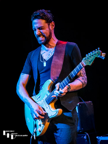Dan Patlansky on vocals & guitar