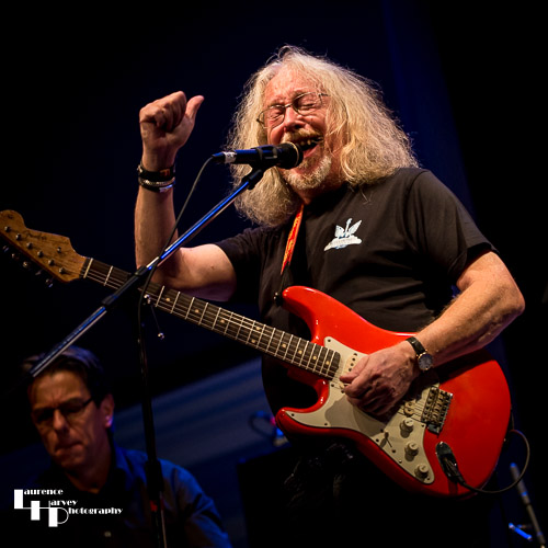 Dave Thomas on guitar & vocals