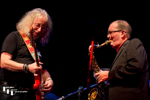 Dave Thomas on guitar & Phil Marshall on saxophone