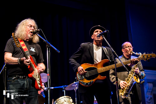 Dave Thomas on guitar & vocals & Joe Bernard on bass