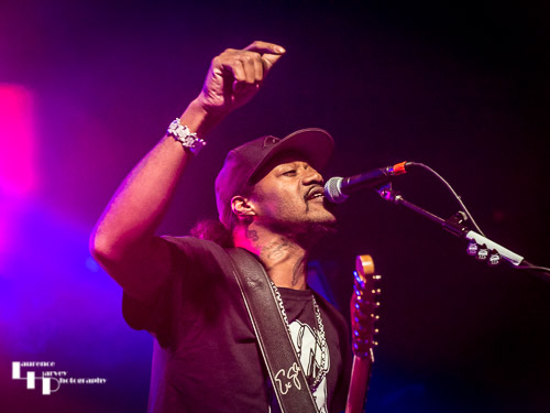Eric Gales on vocals & guitar