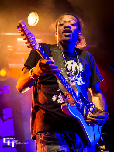 Eric Gales on vocals & guitar