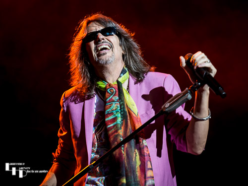 Kelly Hansen on lead vocals
