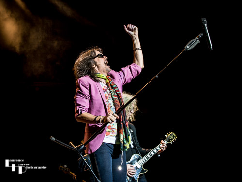 Kelly Hansen on lead vocals