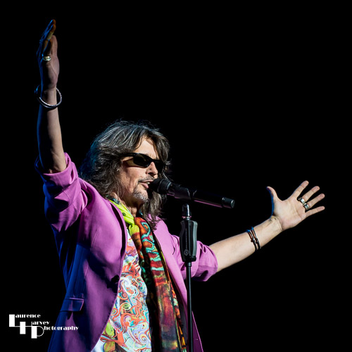Kelly Hansen on lead vocals