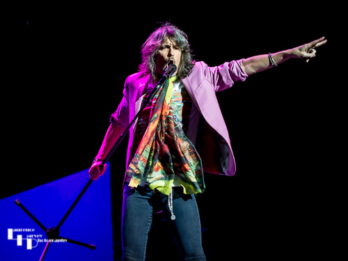 Kelly Hansen on lead vocals
