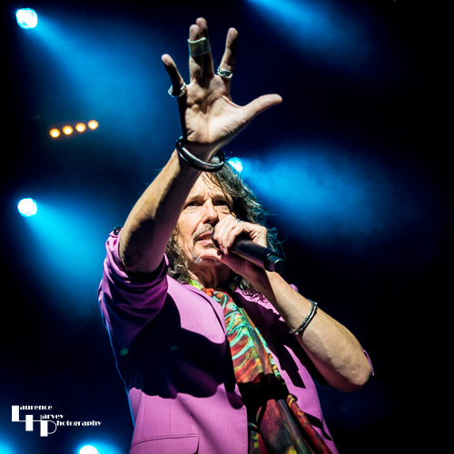 Kelly Hansen on lead vocals