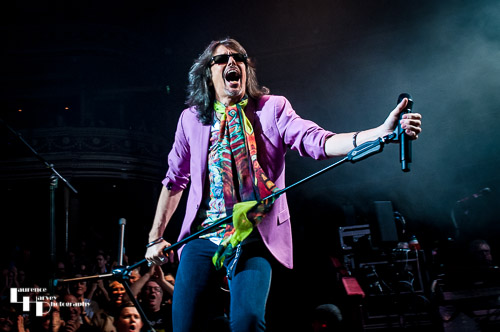 Kelly Hansen on lead vocals