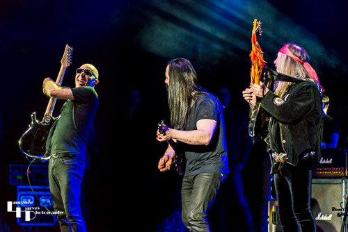 Joe Satriani, John Petrucci & Uli Jon Roth jamming on stage at Hammersmith Apollo