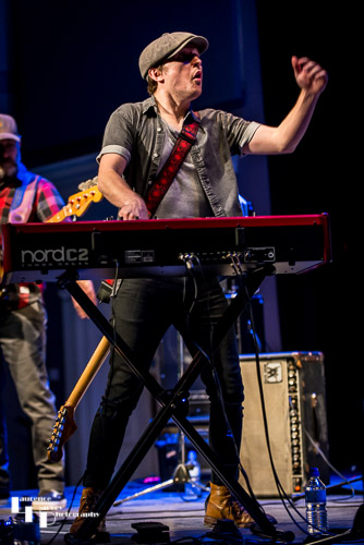 Greg Coulson on vocals on keys