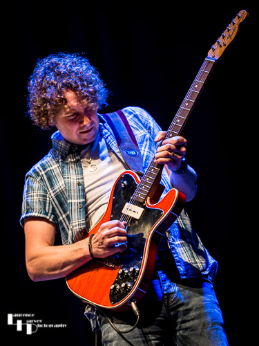 Stuart Dixon on guitar
