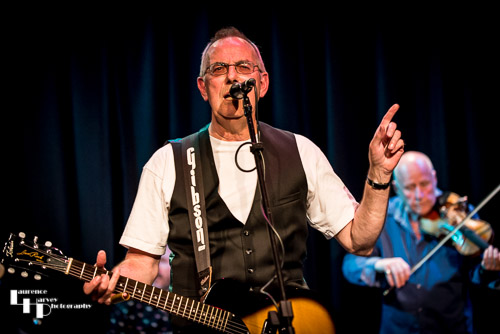Gary Fletcher on vocals & guitar