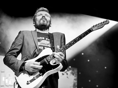 Ian Parker on vocals & guitar
