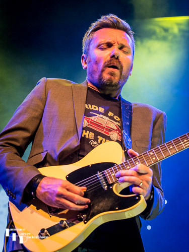Ian Parker on vocals & guitar