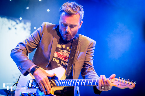 Ian Parker on vocals & guitar