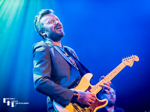 Ian Parker on vocals & guitar