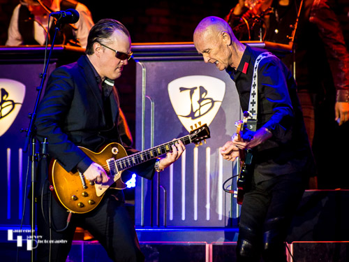 Joe Bonamassa on guitar & vocals, Michael Rhodes on bass
