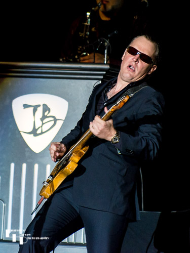 Joe Bonamassa on guitar & vocals