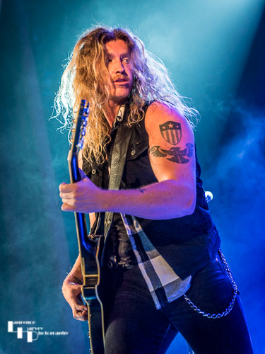 Jared James Nichols on vocals & guitar