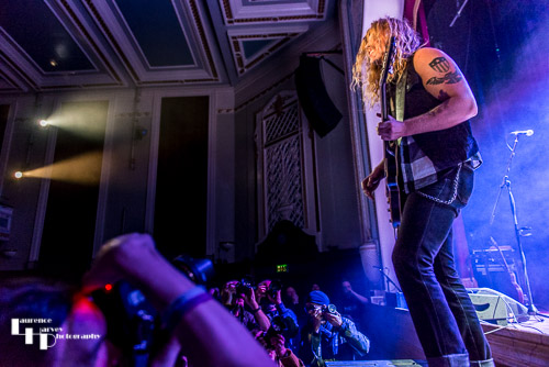 Jared James Nichols on vocals & guitar