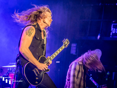 Jared James Nichols on vocals & guitar
