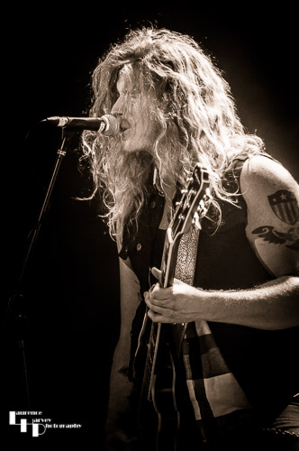 Jared James Nichols on vocals & guitar