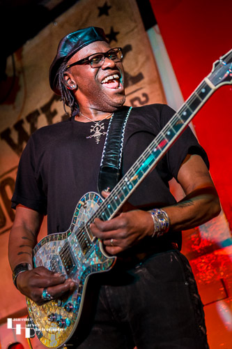 Joe Louis Walker on vocals & guitar