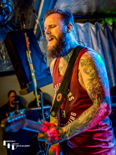 Kris Barras on guitar & vocals