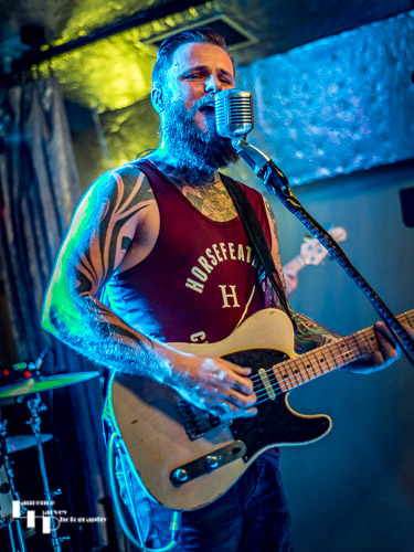 Kris Barras on guitar & vocals