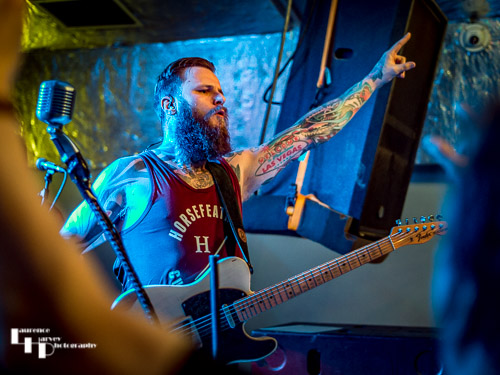 Kris Barras on guitar & vocals