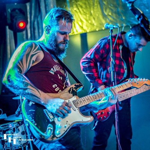 Kris Barras on guitar & vocals