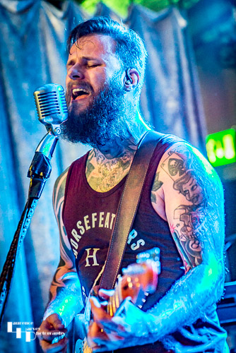Kris Barras on guitar & vocals