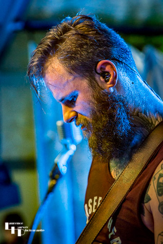 Kris Barras on guitar & vocals