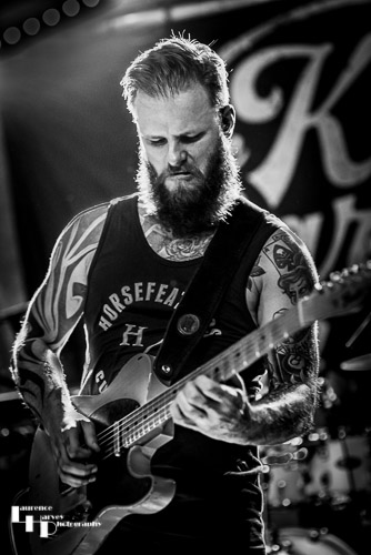 Kris Barras on guitar & vocals
