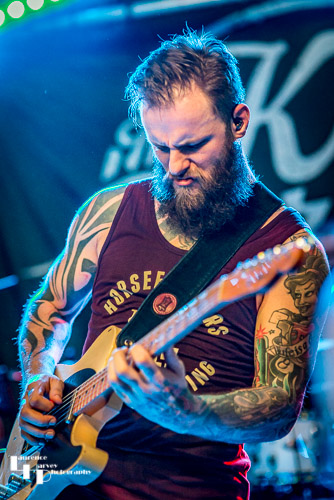Kris Barras on guitar & vocals