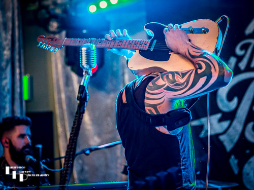 Kris Barras on guitar & vocals