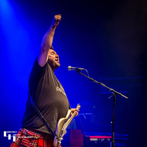 Alan Nimmo on guitar & vocals