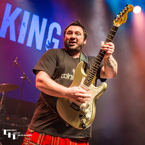 Alan Nimmo on guitar & vocals