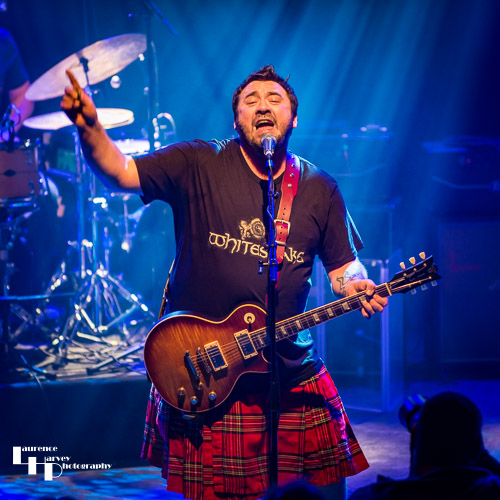 Alan Nimmo on guitar & vocals