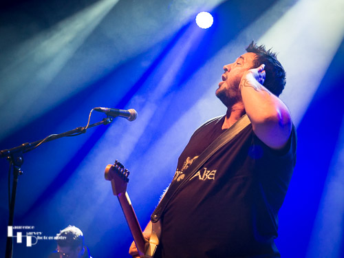 Alan Nimmo on guitar & vocals