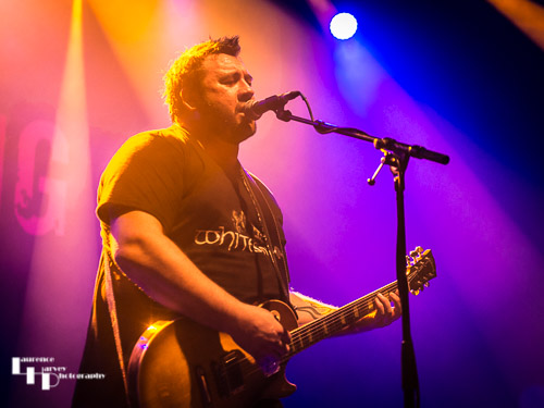 Alan Nimmo on guitar & vocals